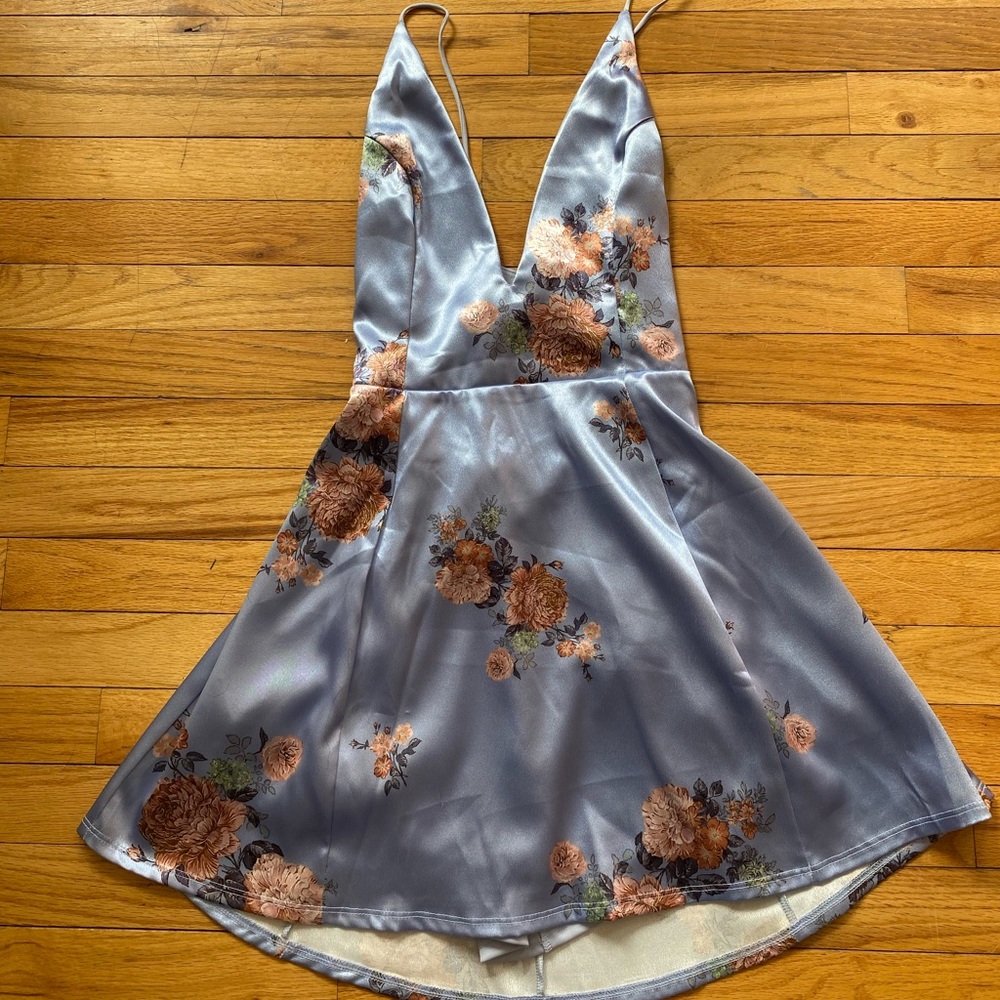 Lucy in the sky dress size M never worn